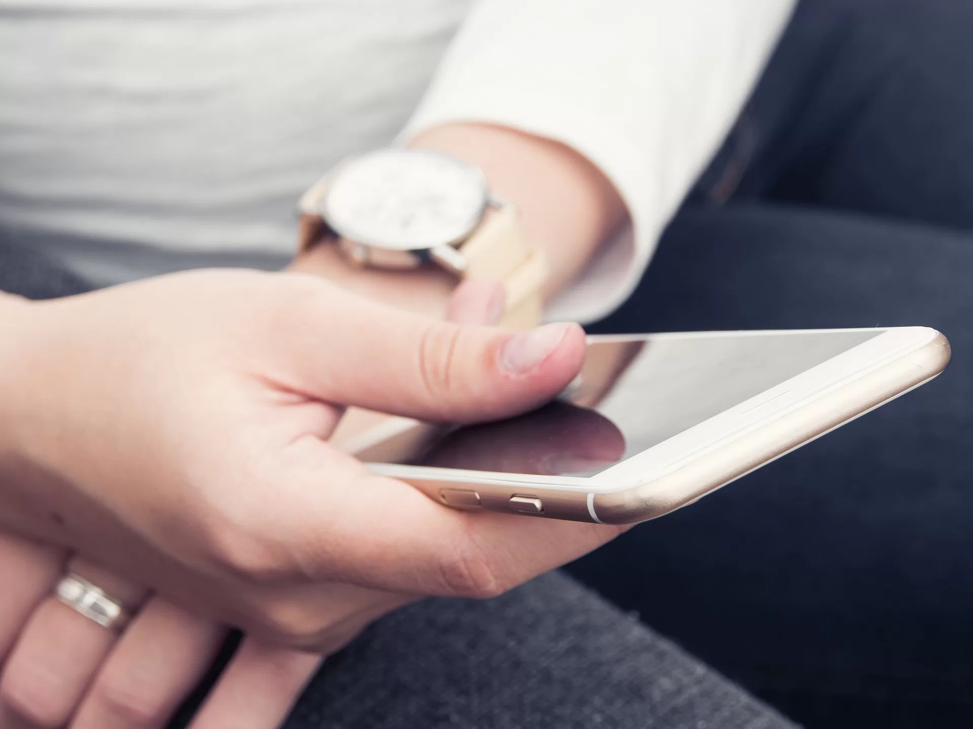 White cellphone in hand